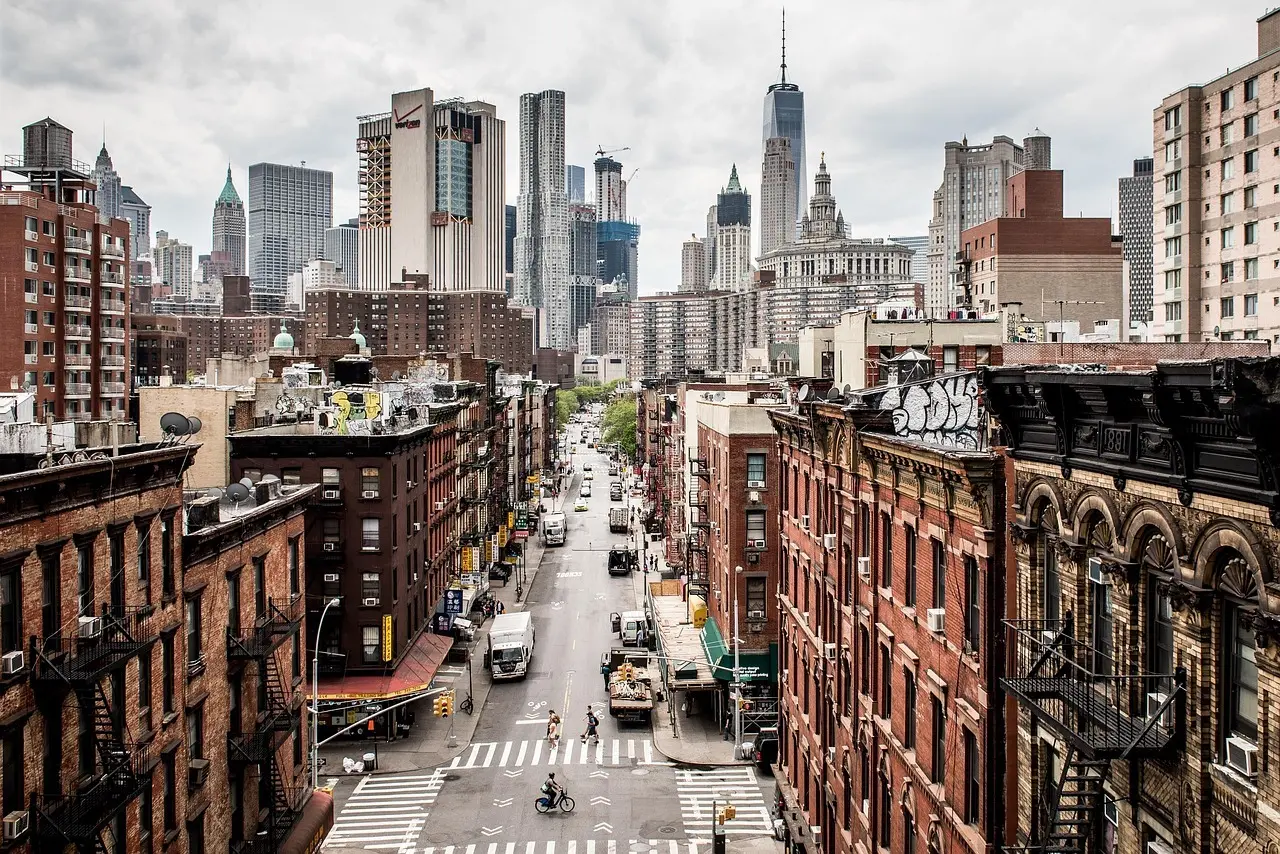 Hvordan er vejret i New York i juni måned?