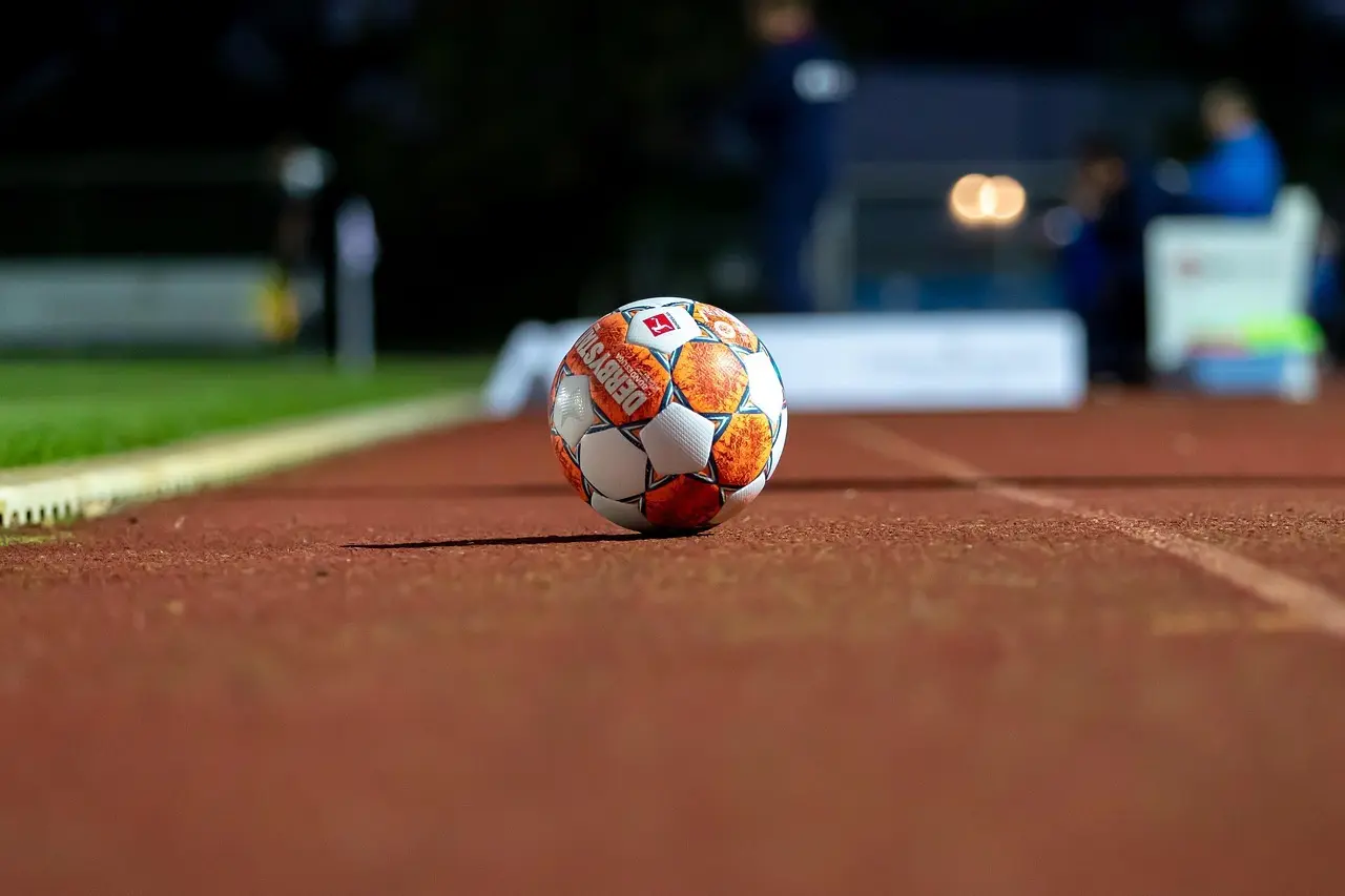Drama, debutanter og disciplin – sådan udspillede runde 10 sig i USL League One 2025